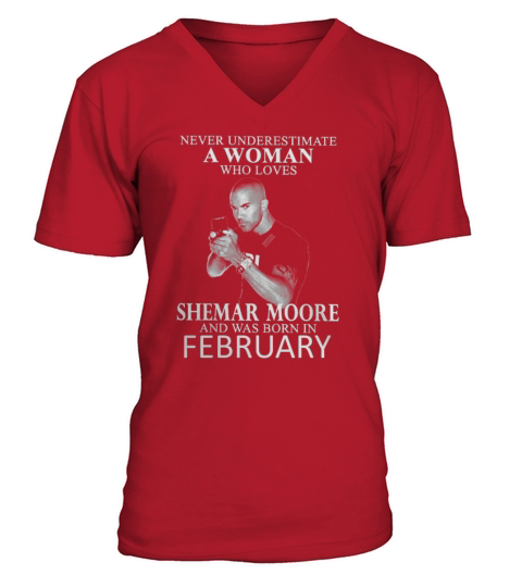 Never Underestimate A Woman Who Loves SHEMAR MOORE And Born In FEBRUARY V-Neck T-shirt