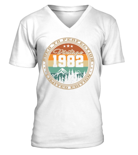 40th birthday vintage 1982 aged to perfection V-Neck T-shirt