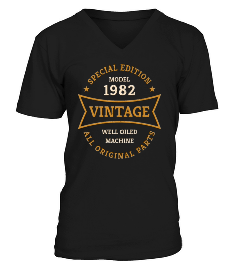 Born 1982 Vintage 40 Year Old 40th Birthday Gifts V-Neck T-shirt