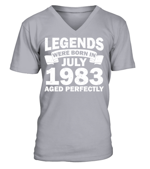 39th birthday July vintage 1983 gift idea V-Neck T-shirt